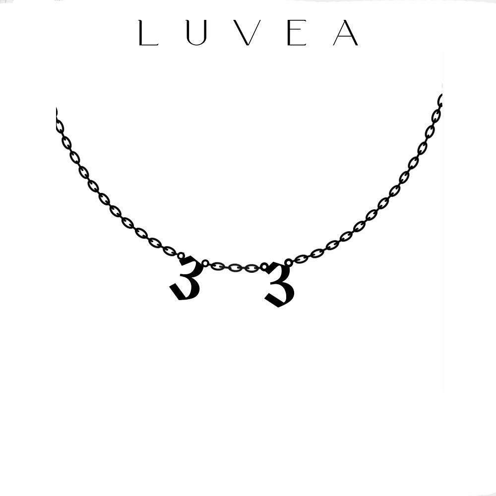 Collier chiffres signature