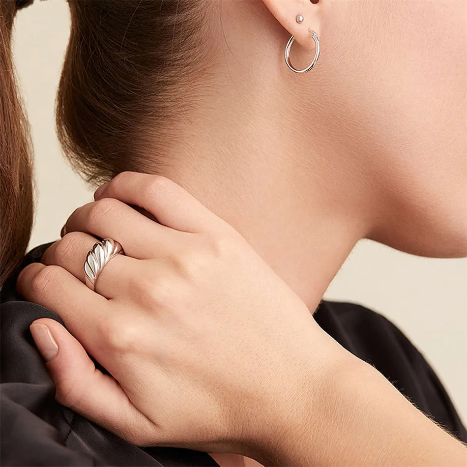 Levona ring
