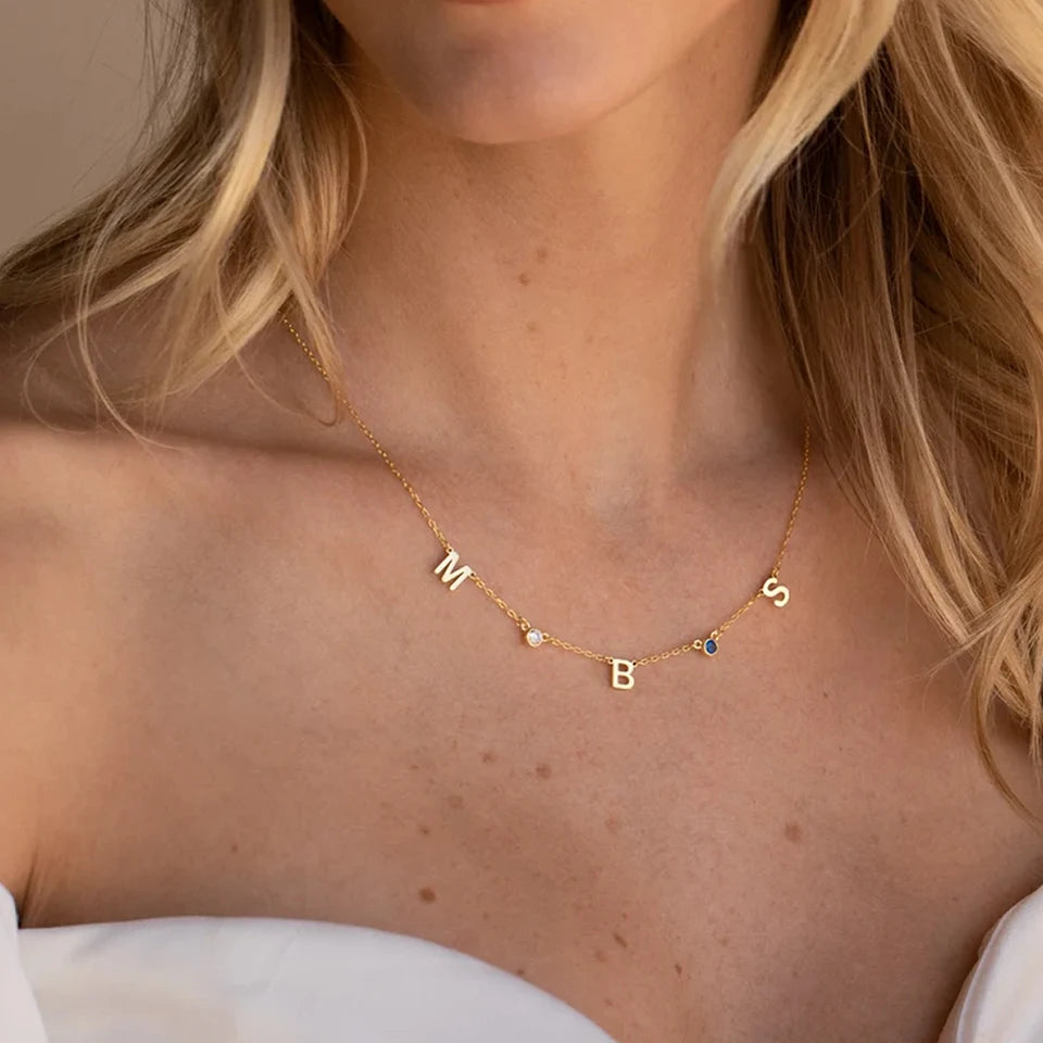 Collier initiales et pierres de naissance Angela
