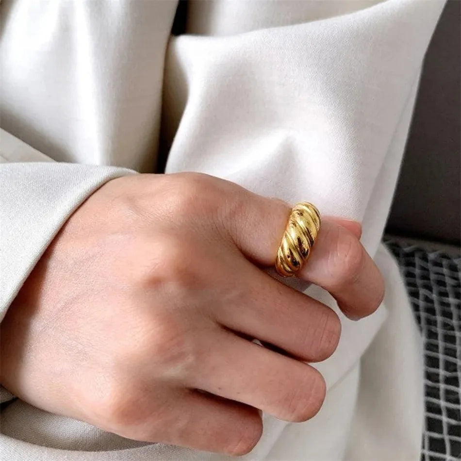 Levona ring