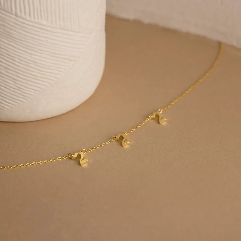 Collier chiffres signature