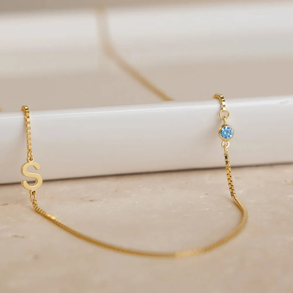 Collier une initiale & une pierre de naissance Evoke
