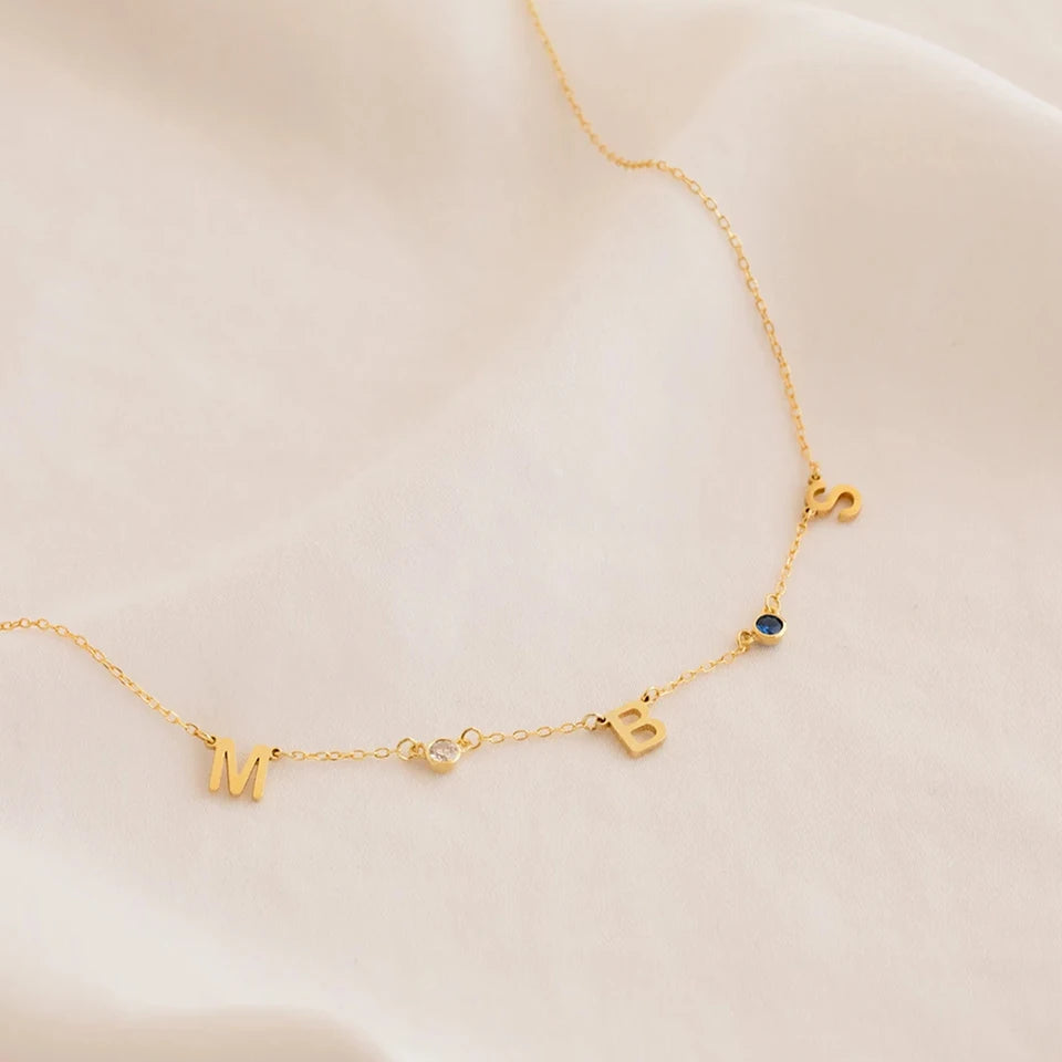 Collier initiales et pierres de naissance Angela