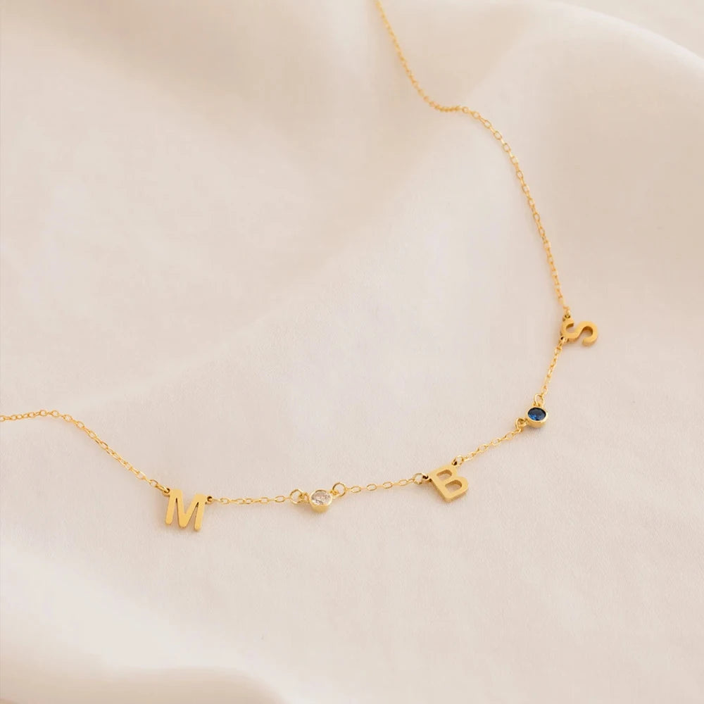 Collier initiales et pierres de naissance Angela