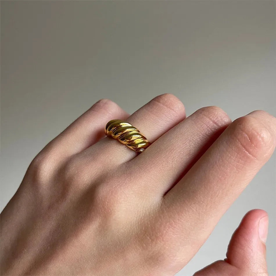 Levona ring