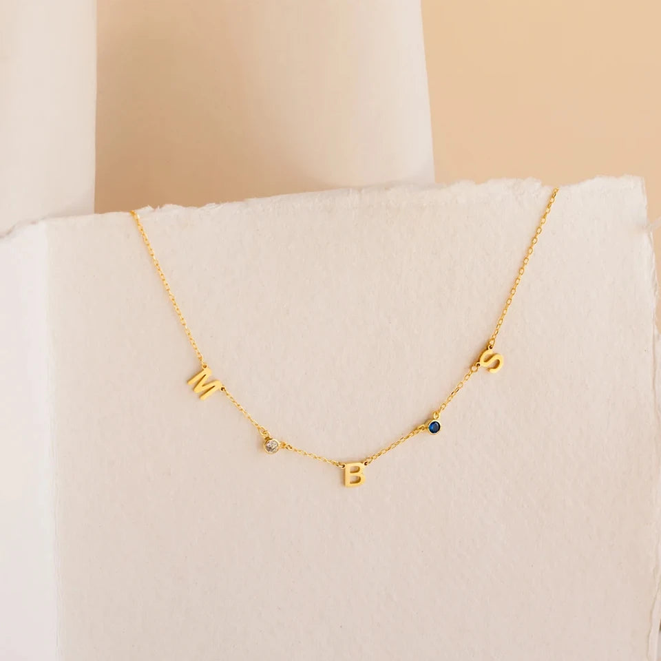 Collier initiales et pierres de naissance Angela
