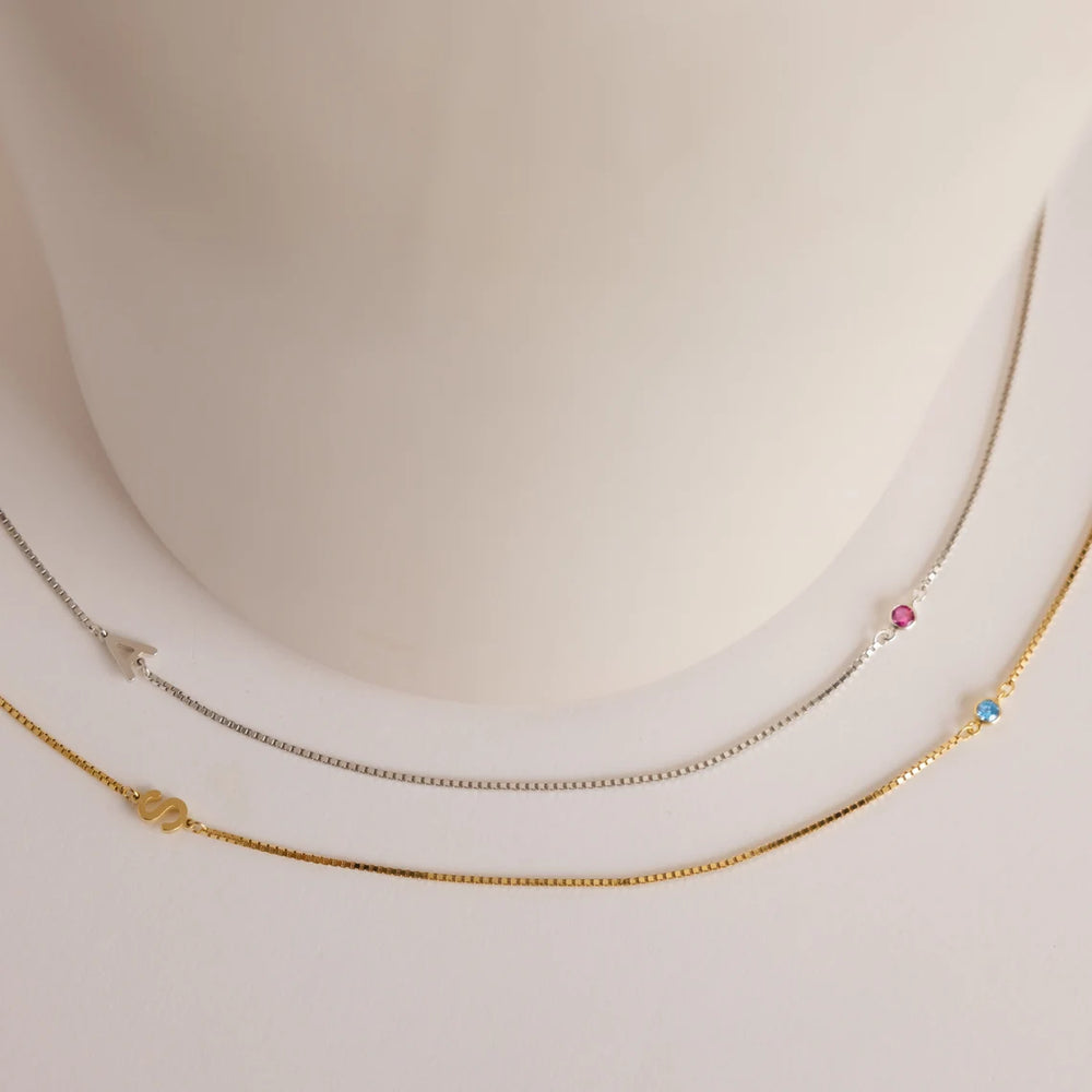 Collier une initiale & une pierre de naissance Evoke