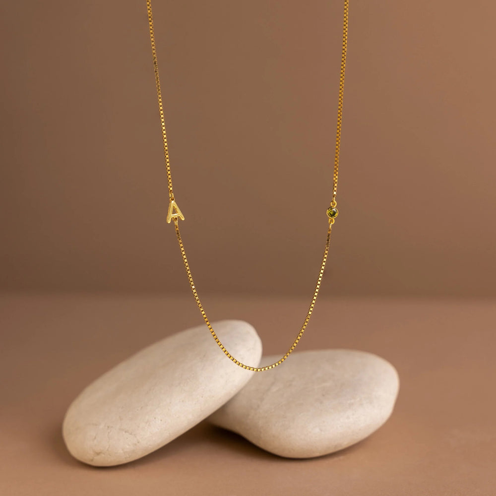 Collier une initiale & une pierre de naissance Evoke