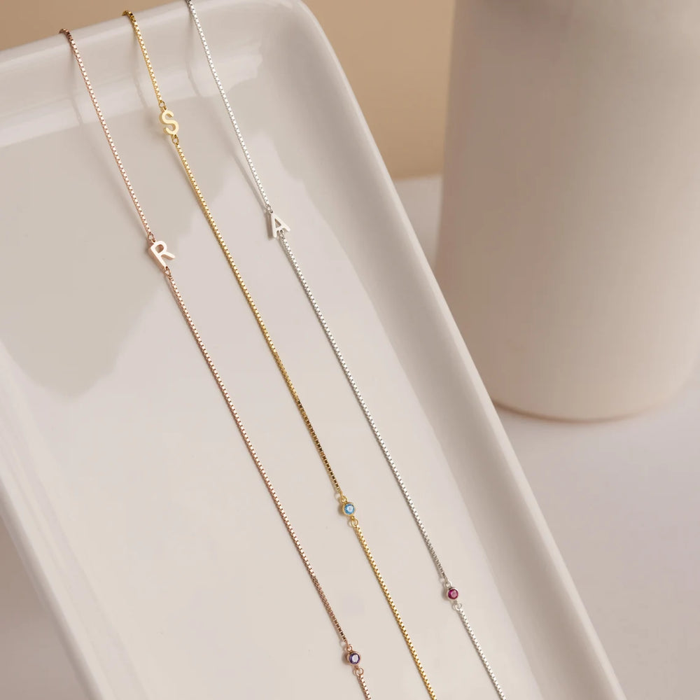 Collier une initiale & une pierre de naissance Evoke