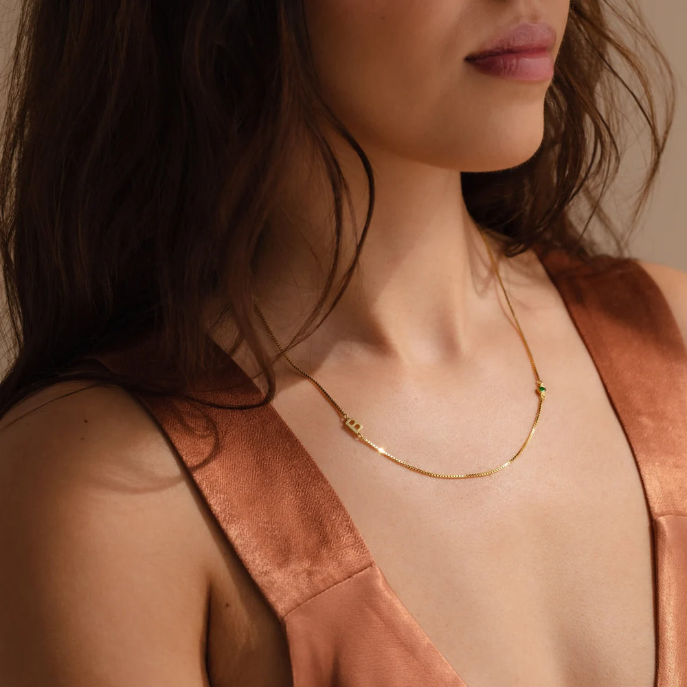 Collier une initiale & une pierre de naissance Evoke